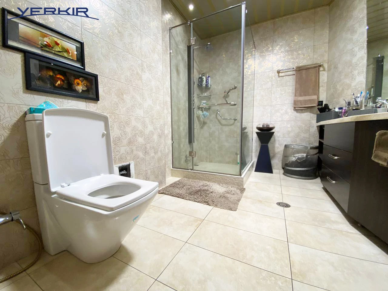 Apartments Code: 9+816390