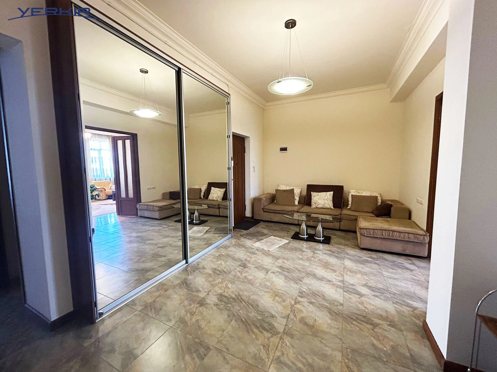 Apartments Code: 5+317516