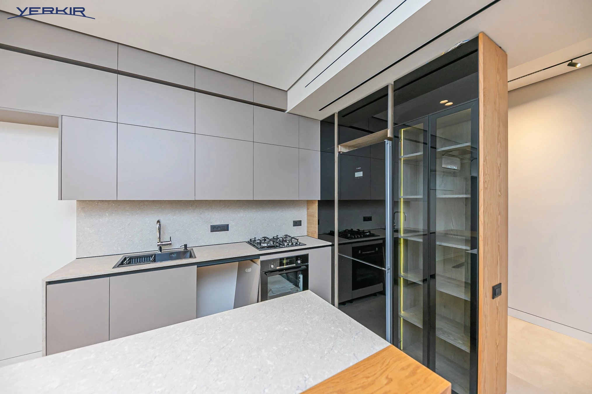 Apartments Code: 9+319324