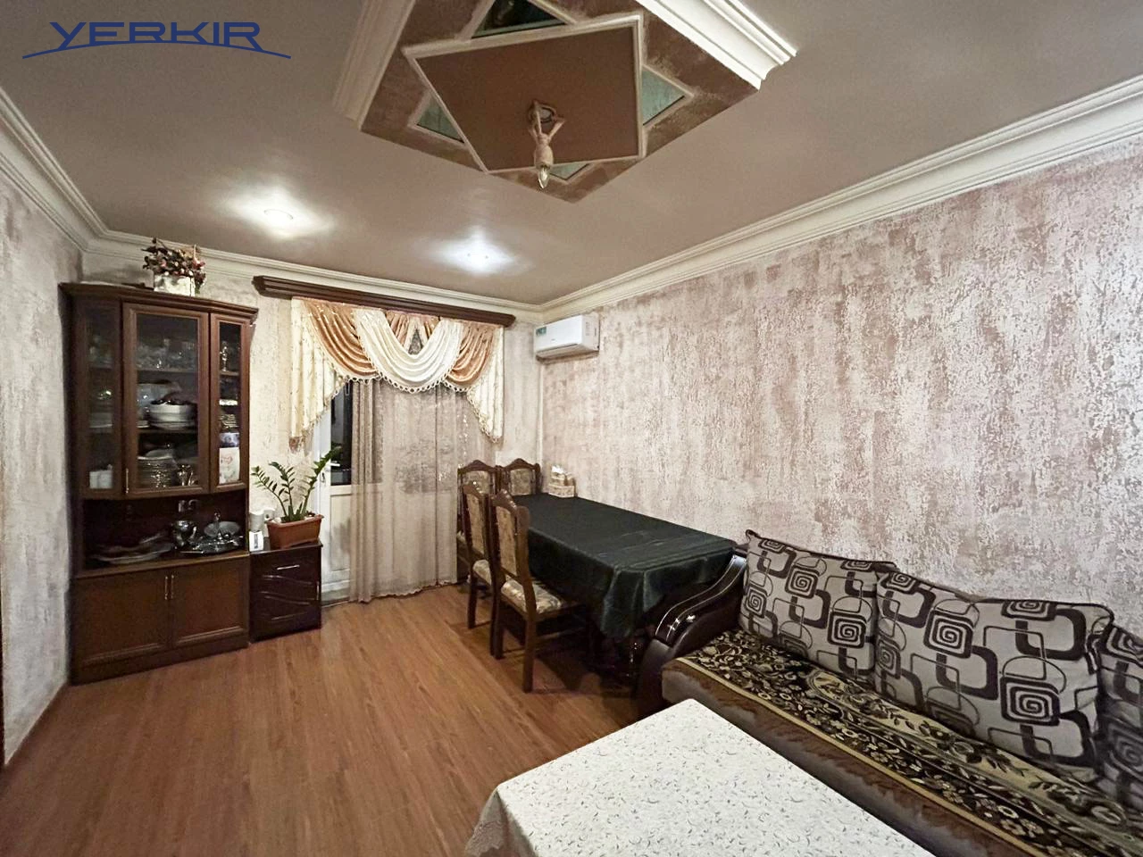Apartments Code: 5+116327