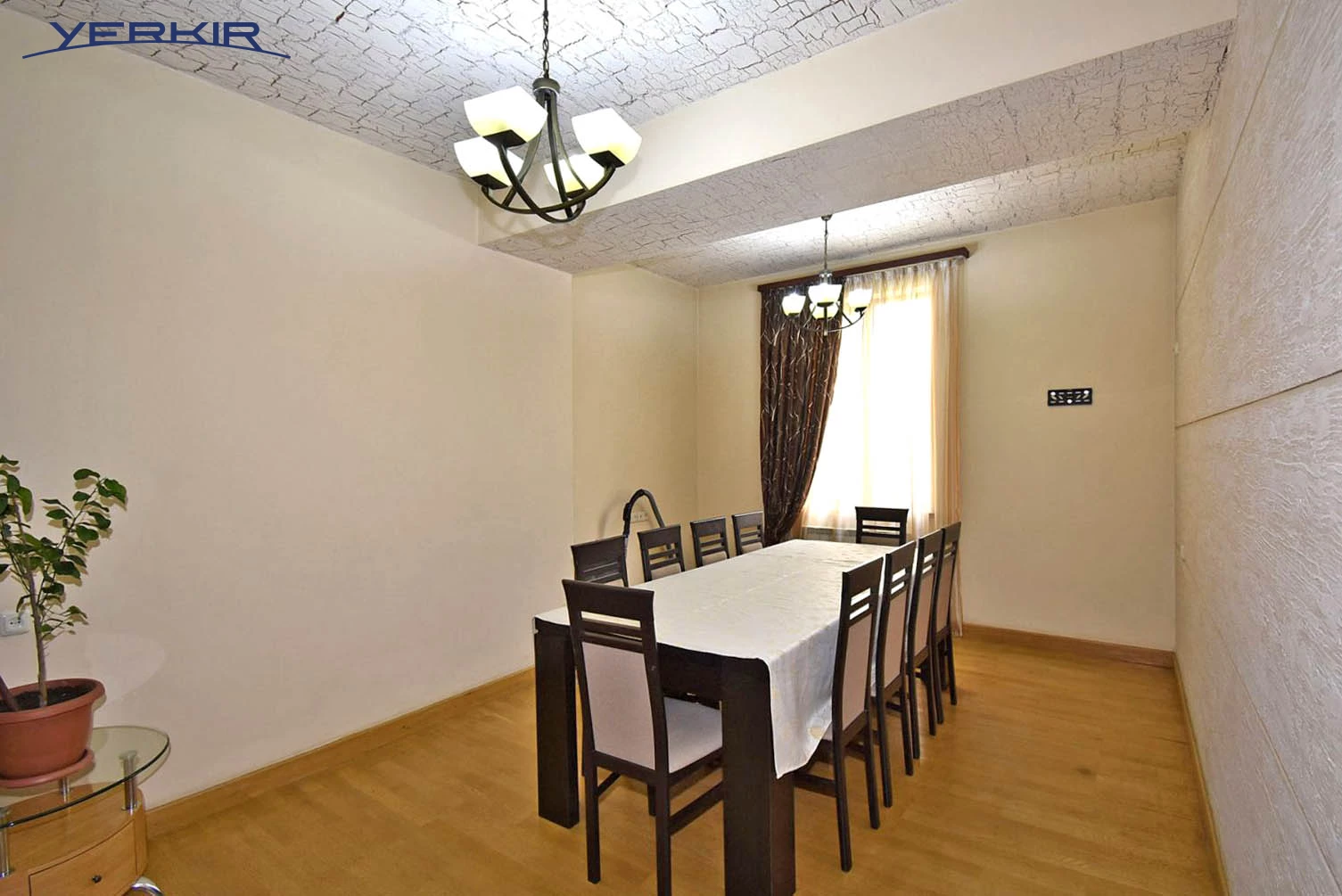 Բնակարաններ Կոդ` 3+815120