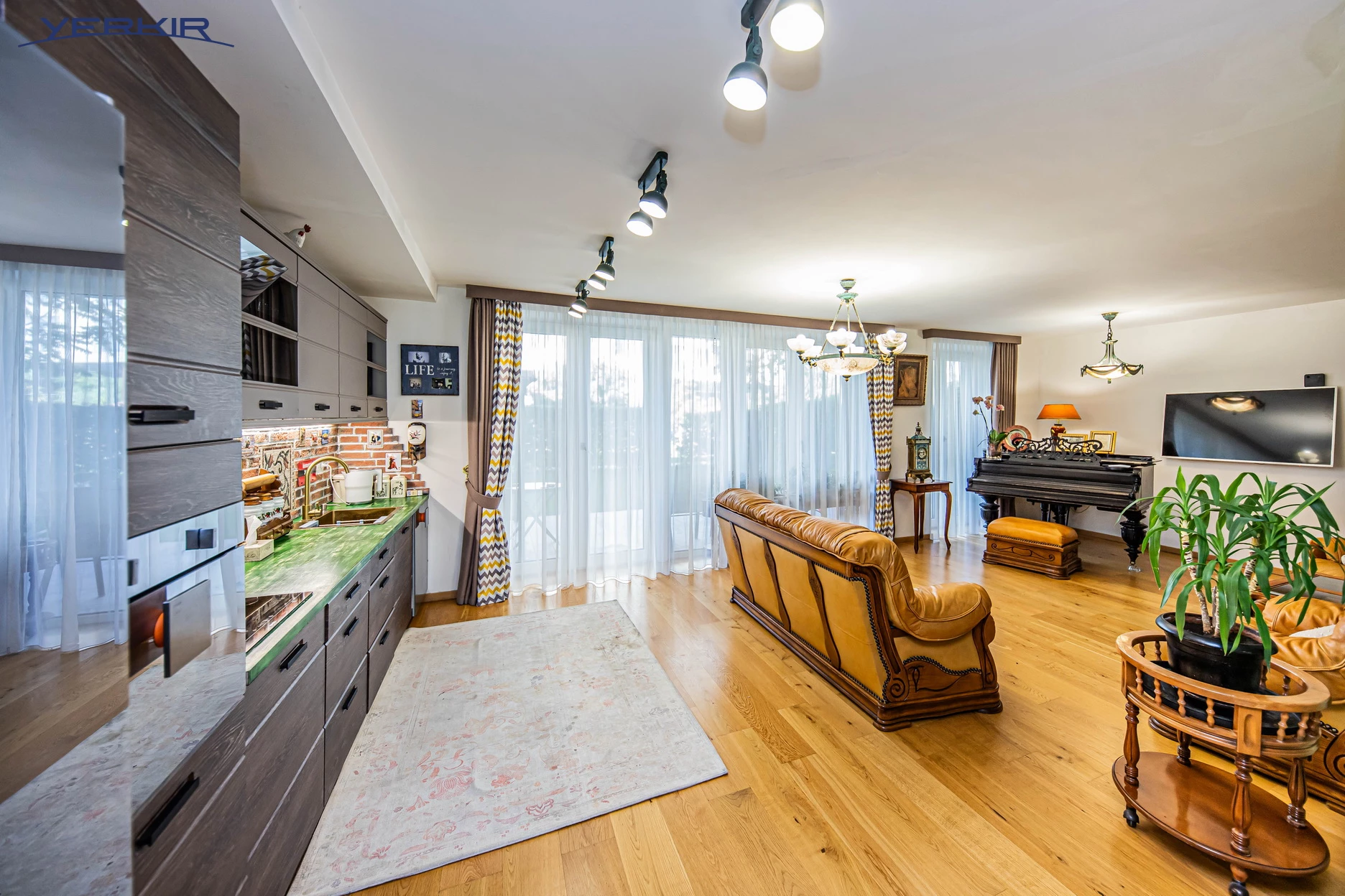 Apartments Code: 10+414072