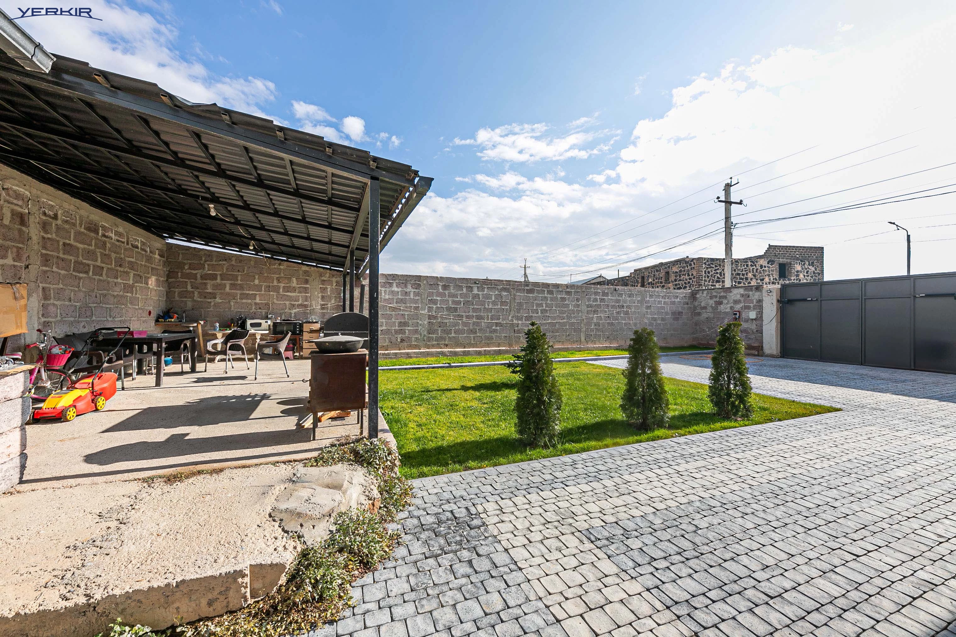 Առանձնատներ Կոդ` 10+521157