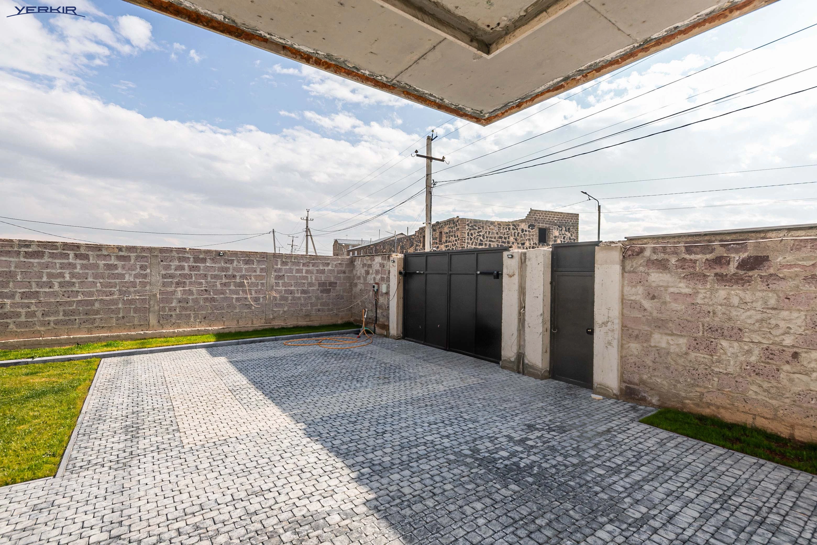 Առանձնատներ Կոդ` 10+521157