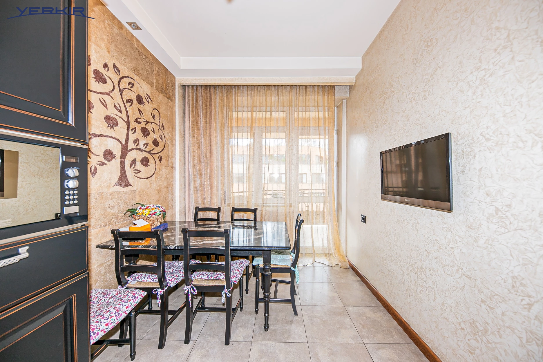 Apartments Code: 5+317840