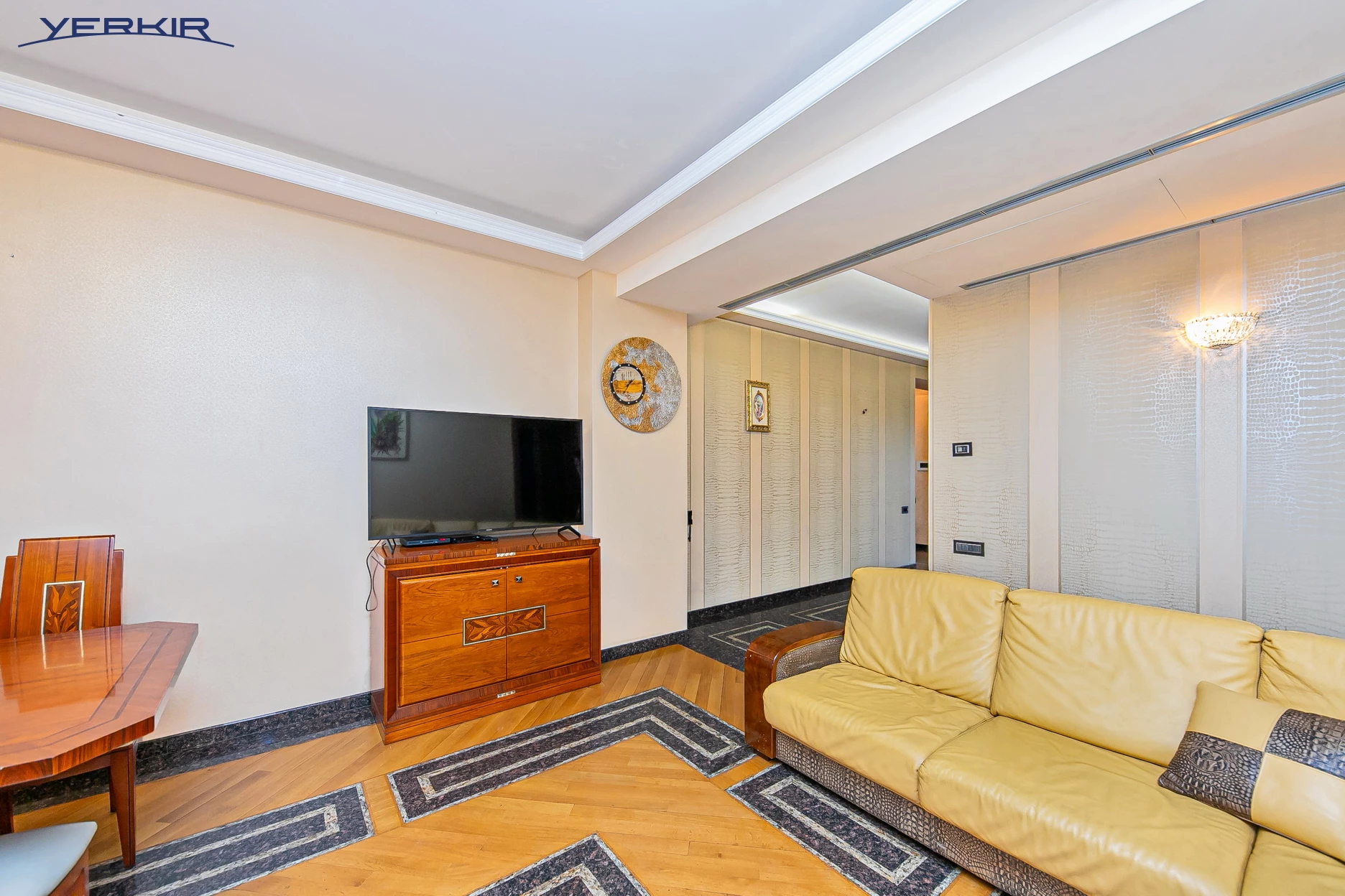 Apartments Code: 5+317840