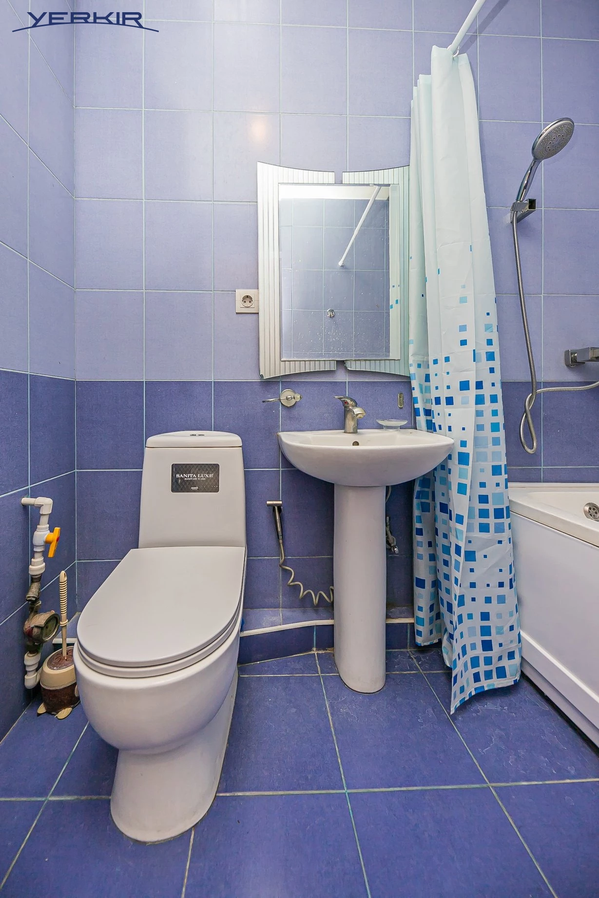 Apartments Code: 8+217205