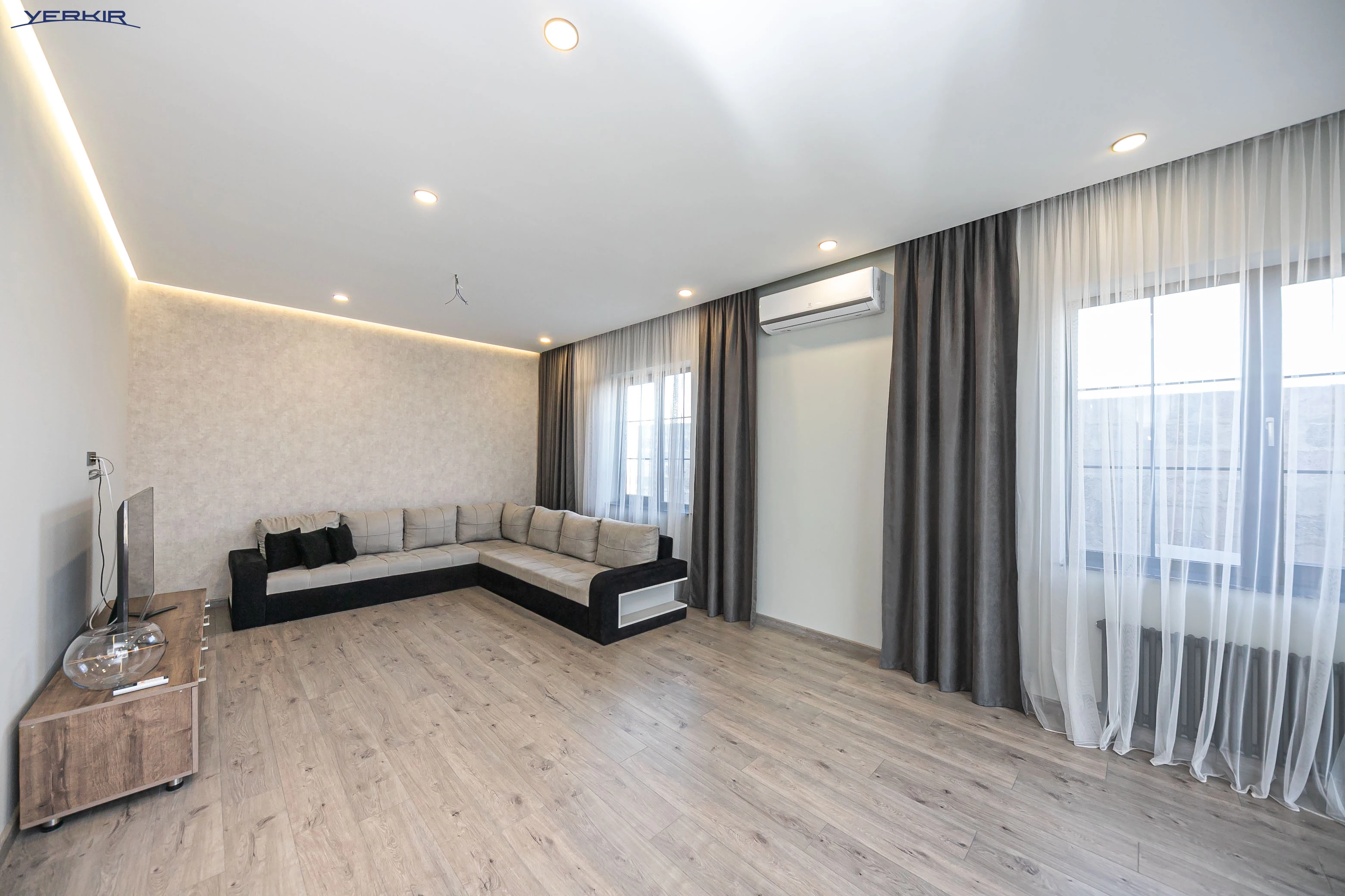 Առանձնատներ Կոդ` 10+521157