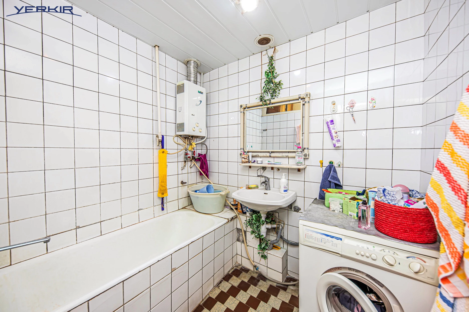 Apartments Code: 5+3349843