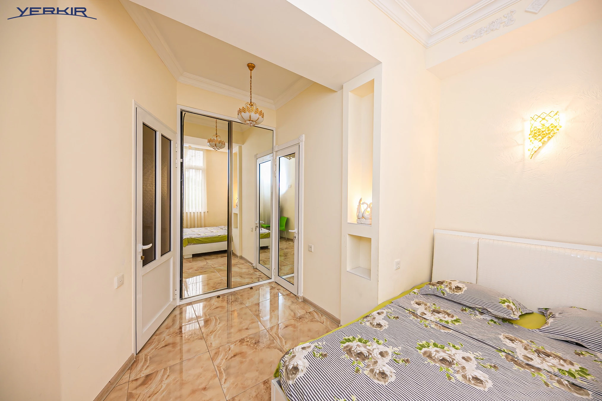 Apartments Code: 5+418984