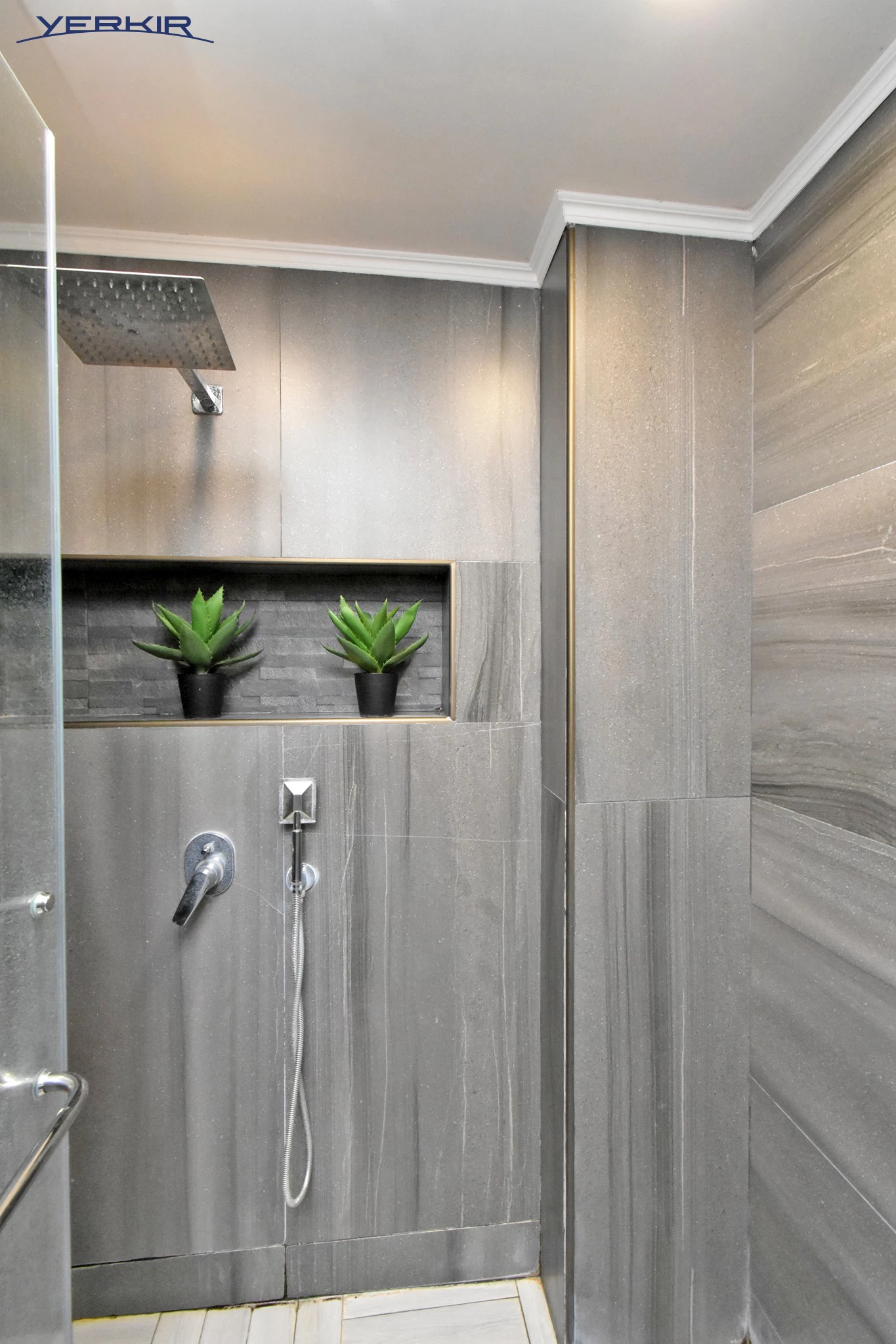 Apartments Code: 5+421138