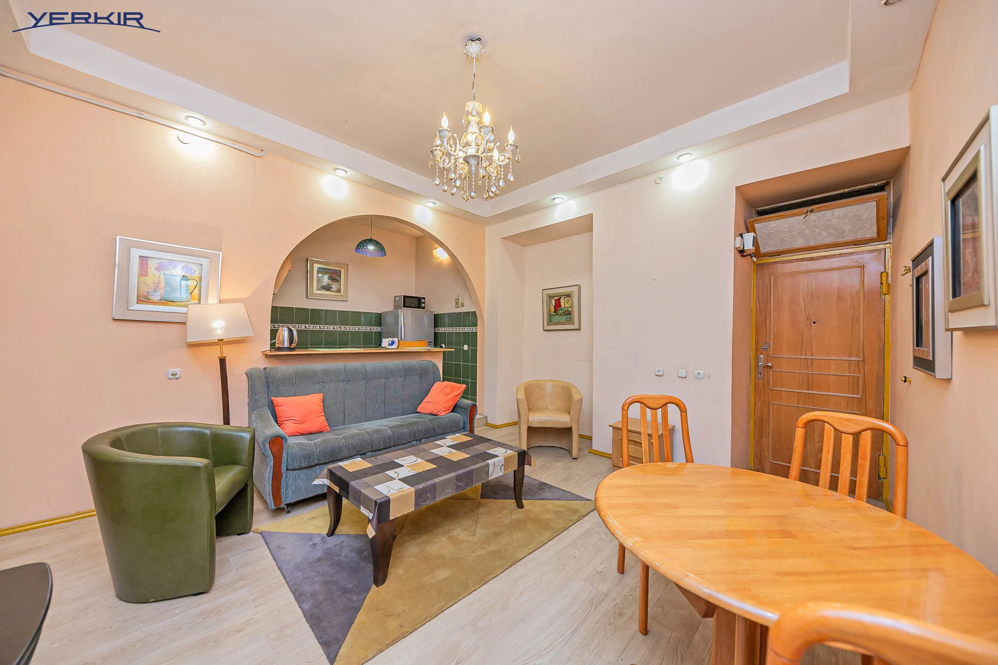 Apartments Code: 8+218992