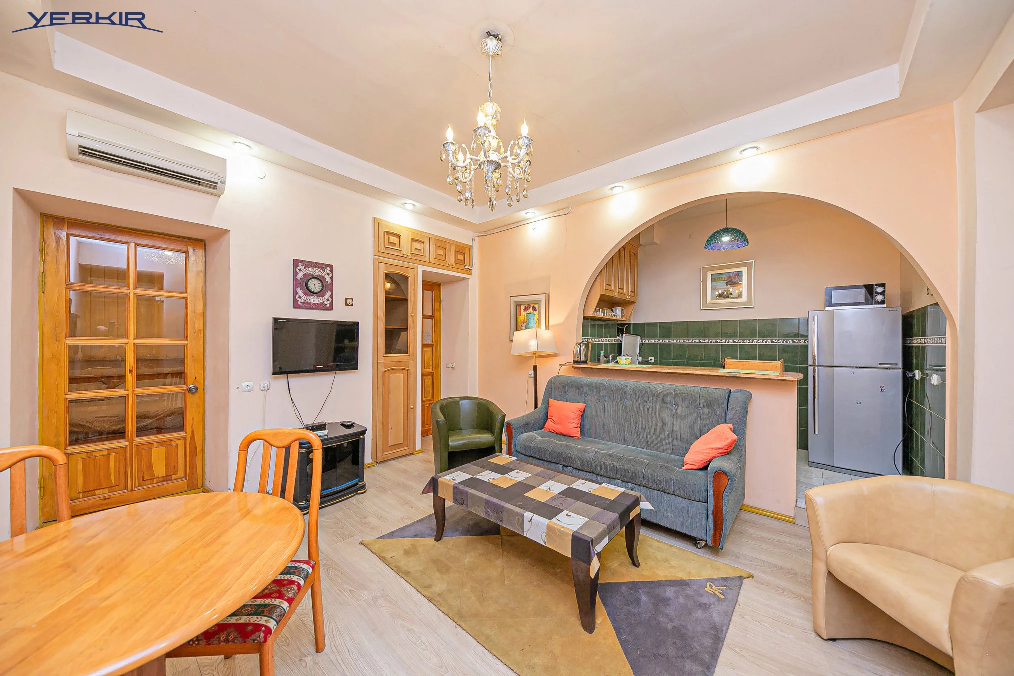 Apartments Code: 8+218992