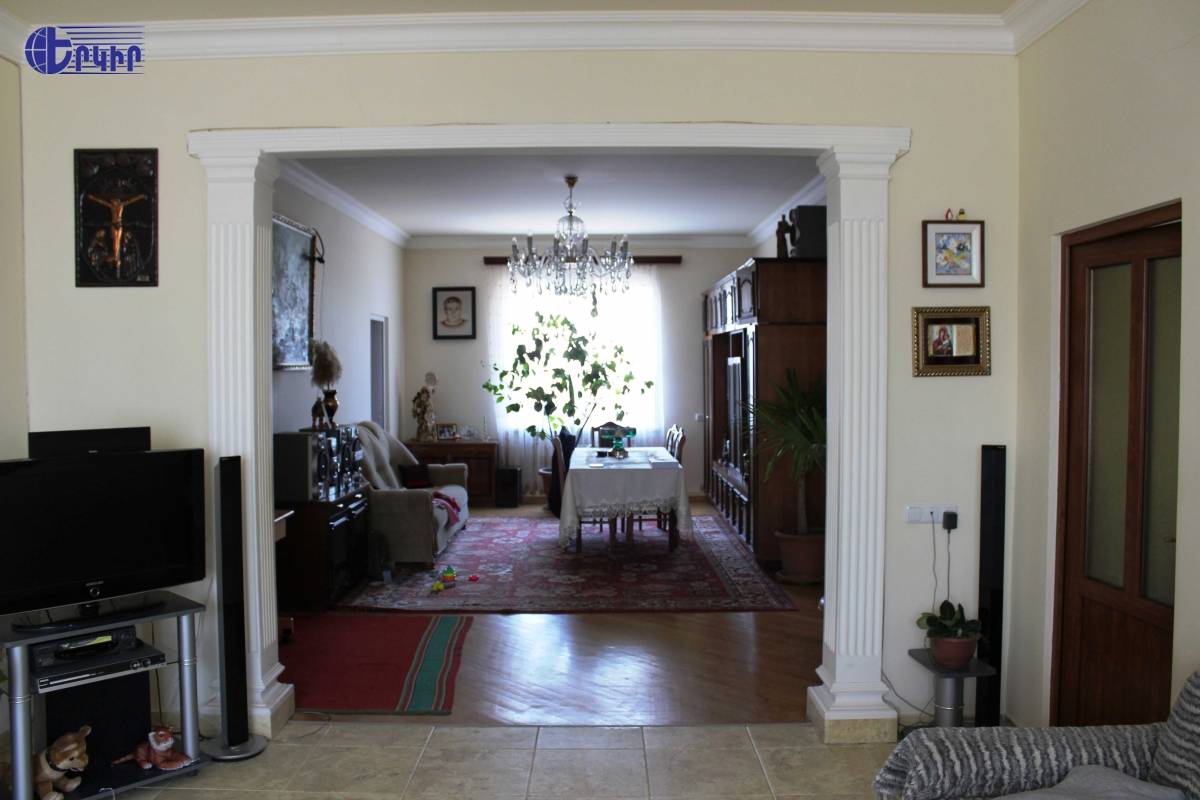 Առանձնատներ Կոդ` 7+50101