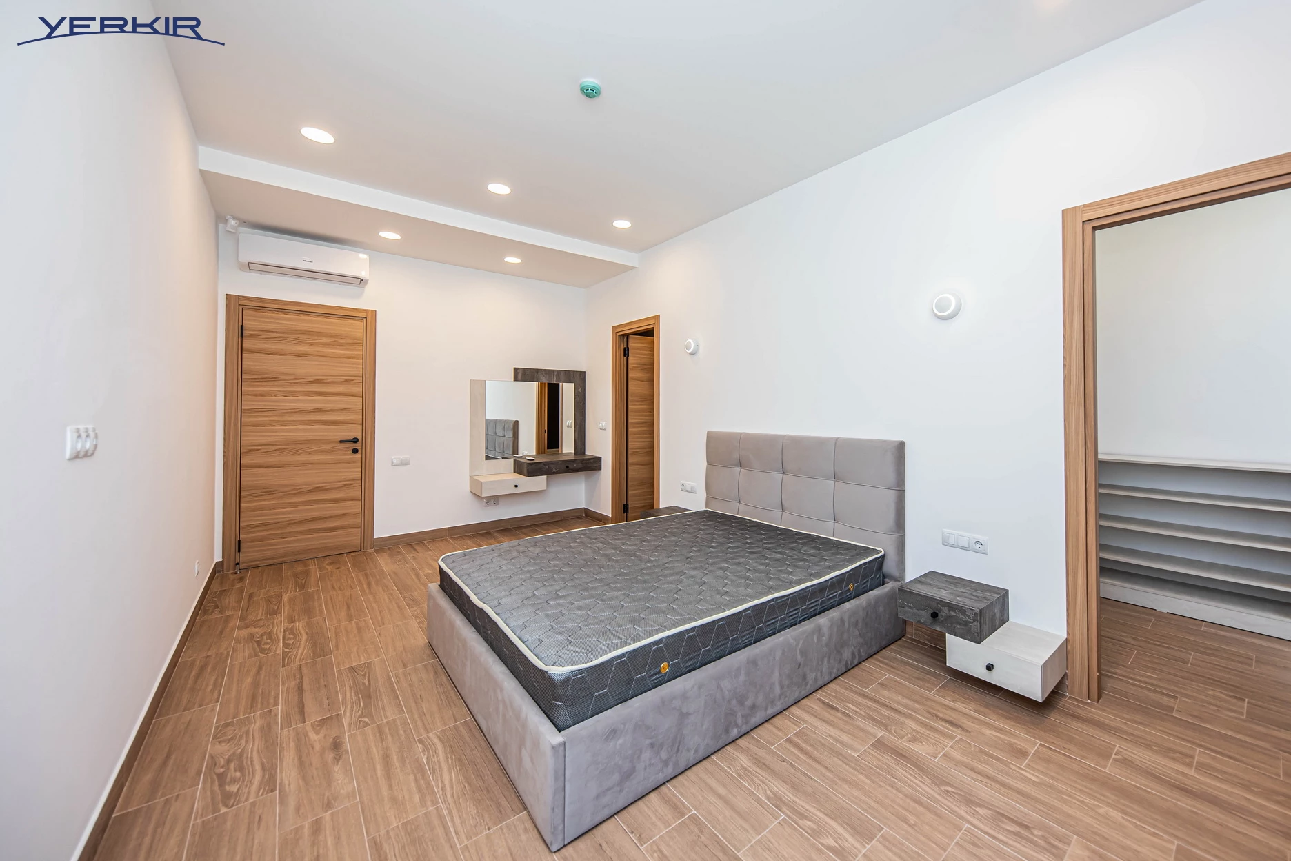 Առանձնատներ Կոդ` 5+513738