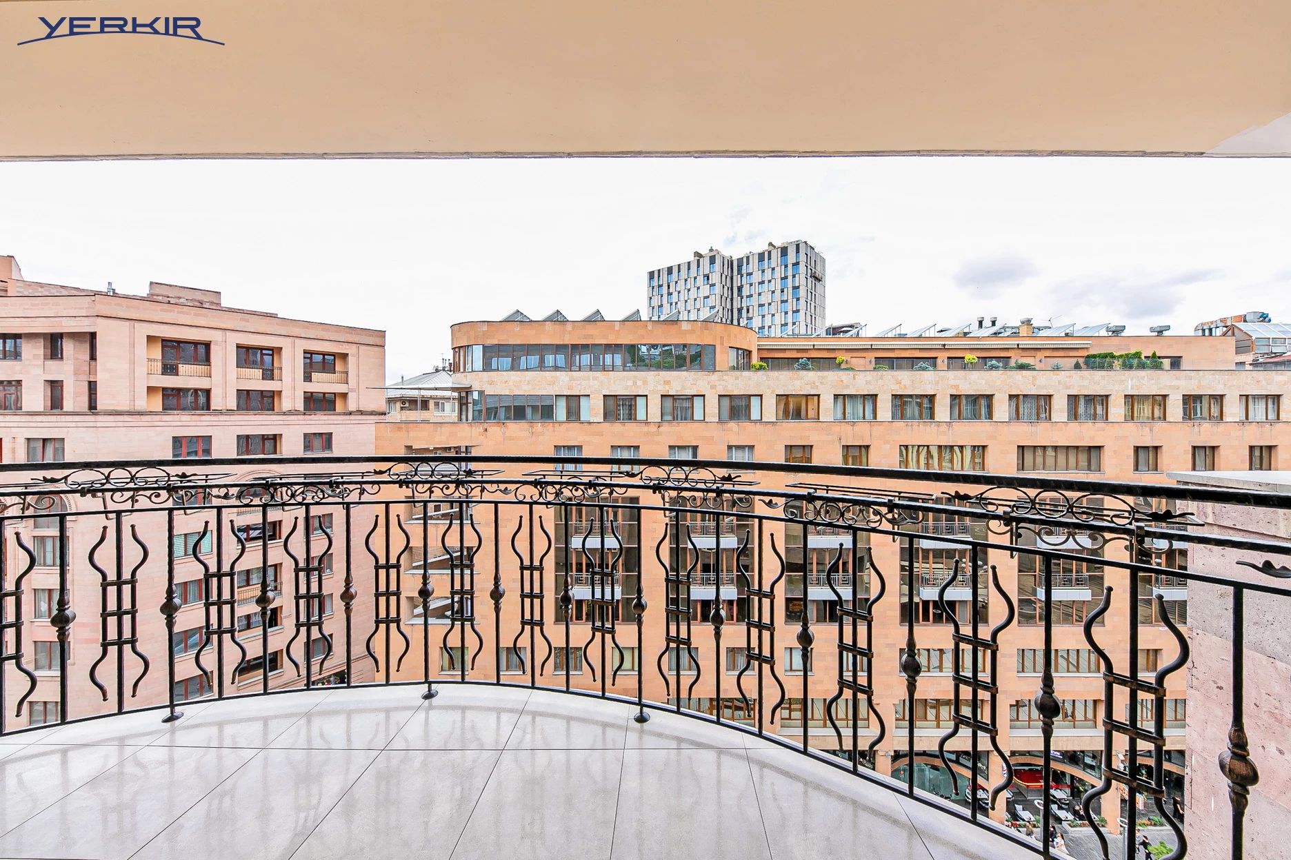 Apartments Code: 5+317840