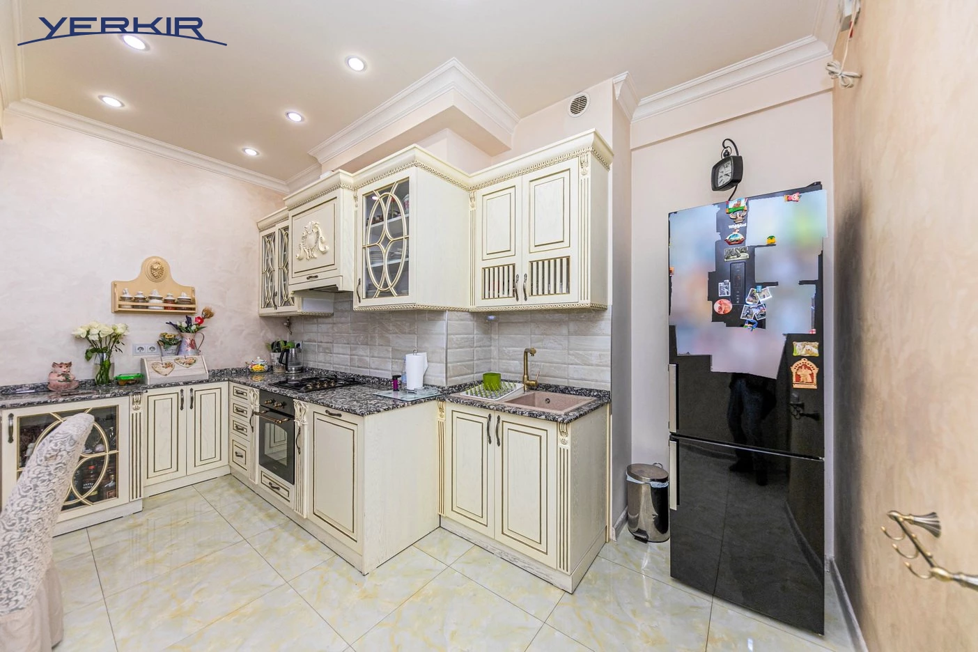 Apartments Code: 9+3558715