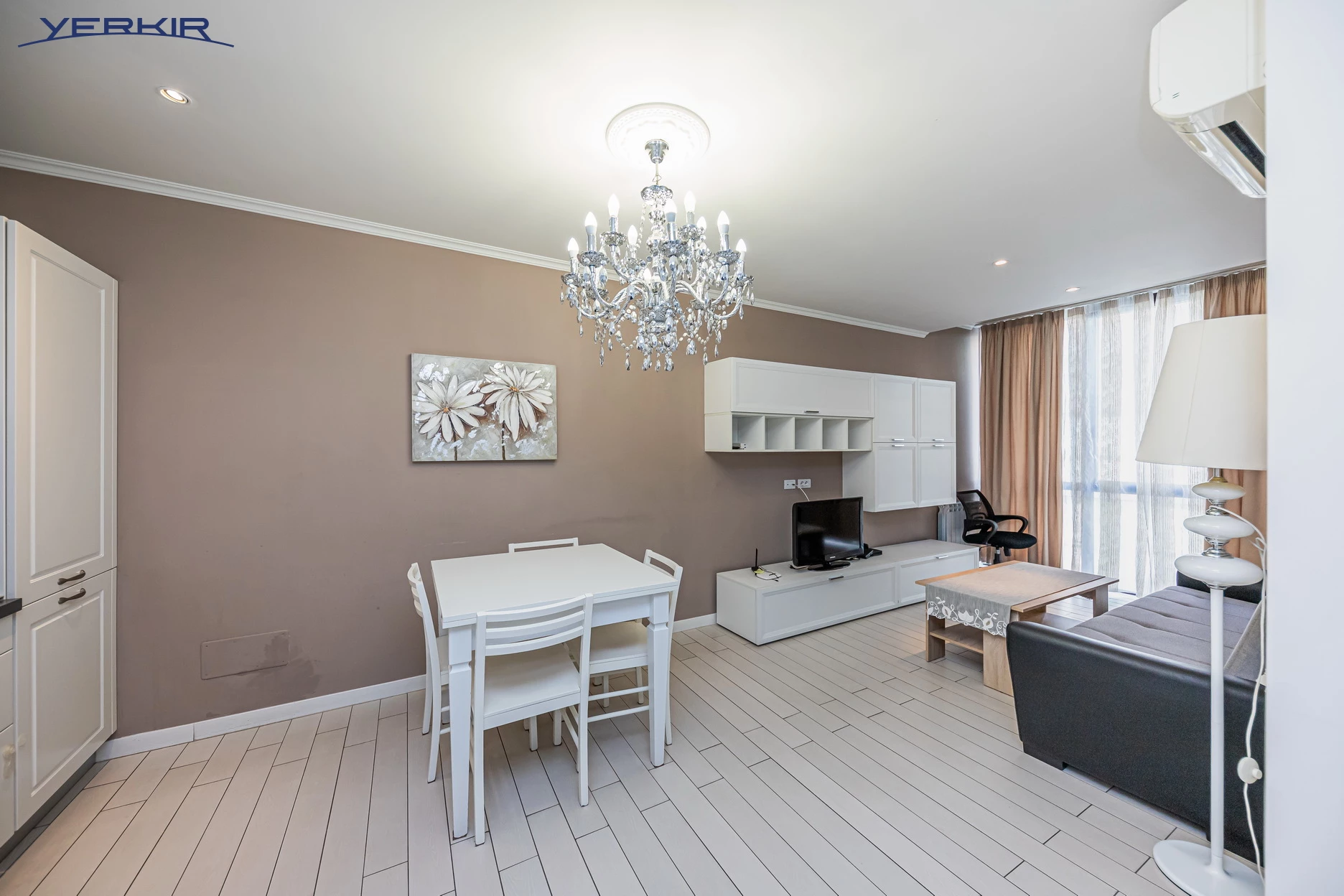 Apartments Code: 5+217211