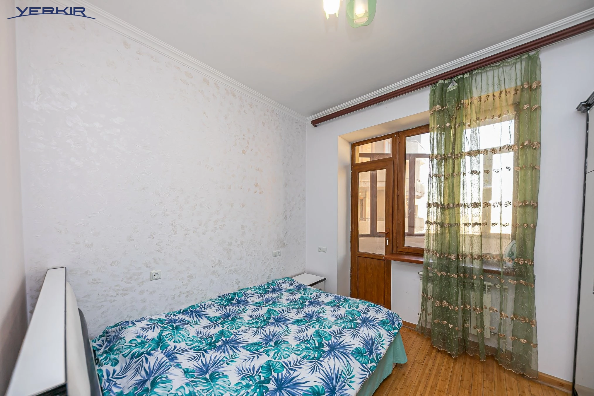 Apartments Code: 8+217205
