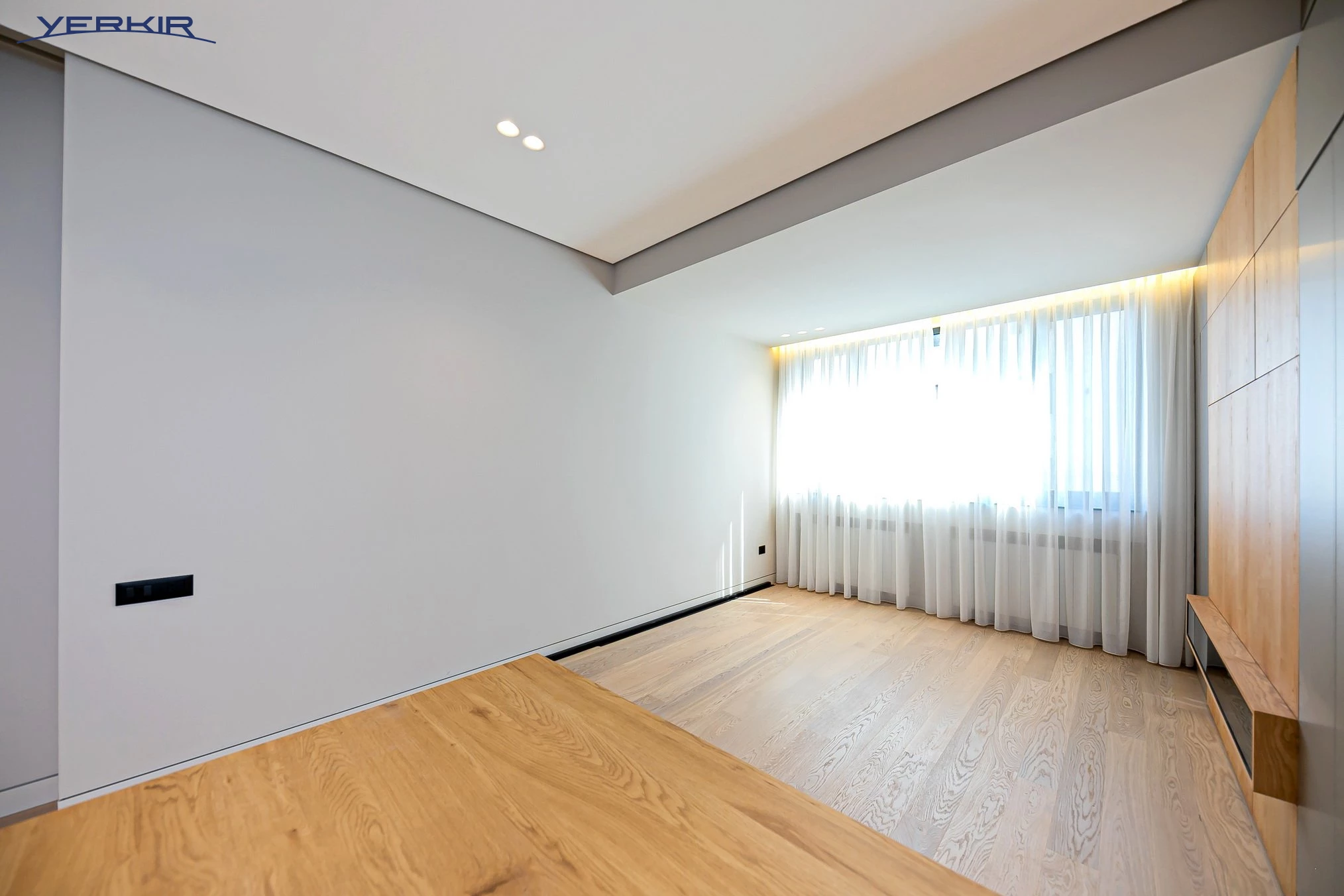 Apartments Code: 9+319324