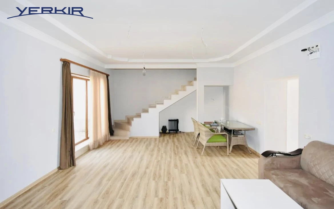 Առանձնատներ Կոդ` 3+510849