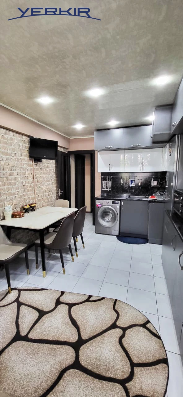 Apartments Code: 10+2128646