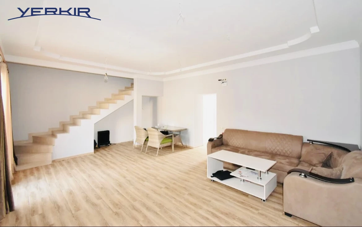 Առանձնատներ Կոդ` 3+510849