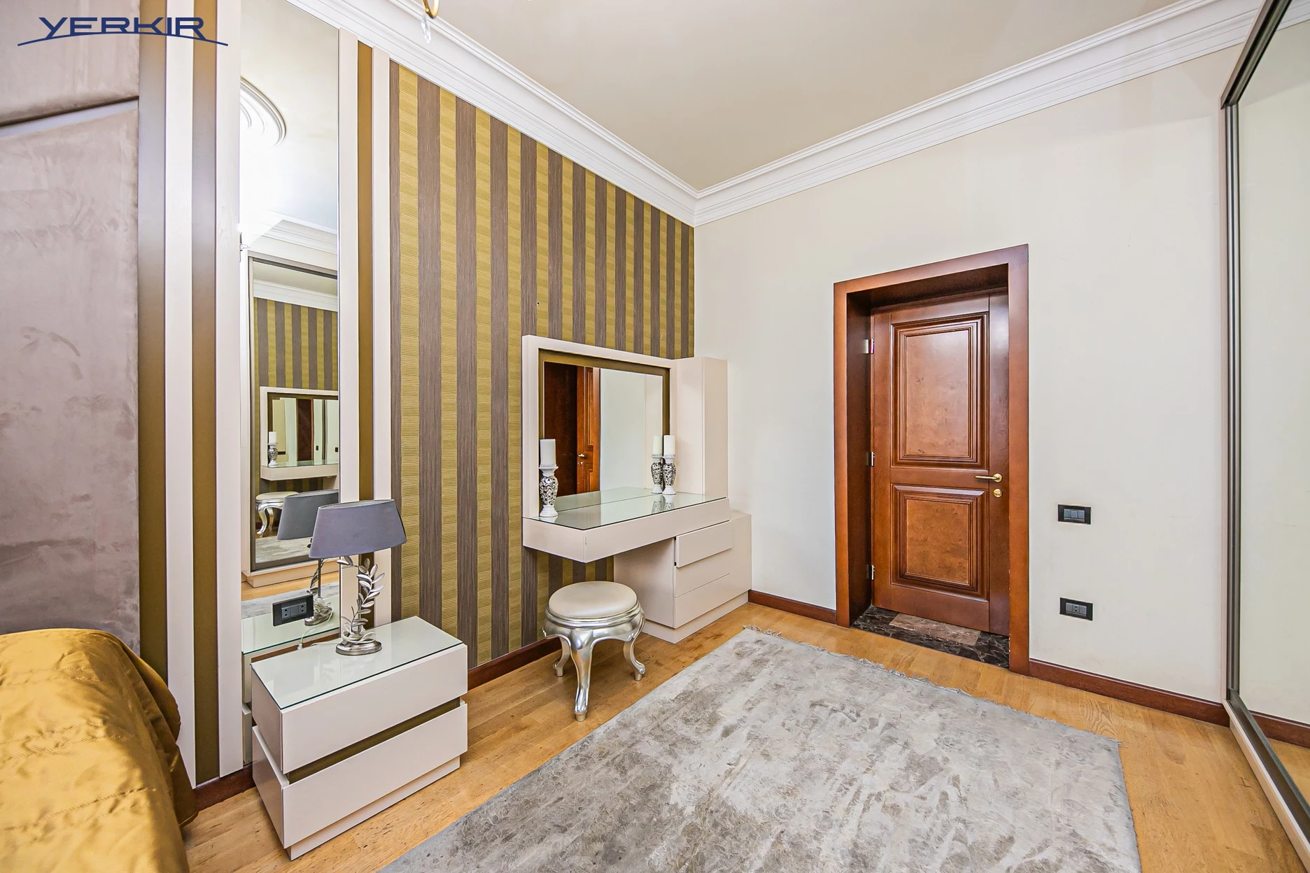 Apartments Code: 5+418185