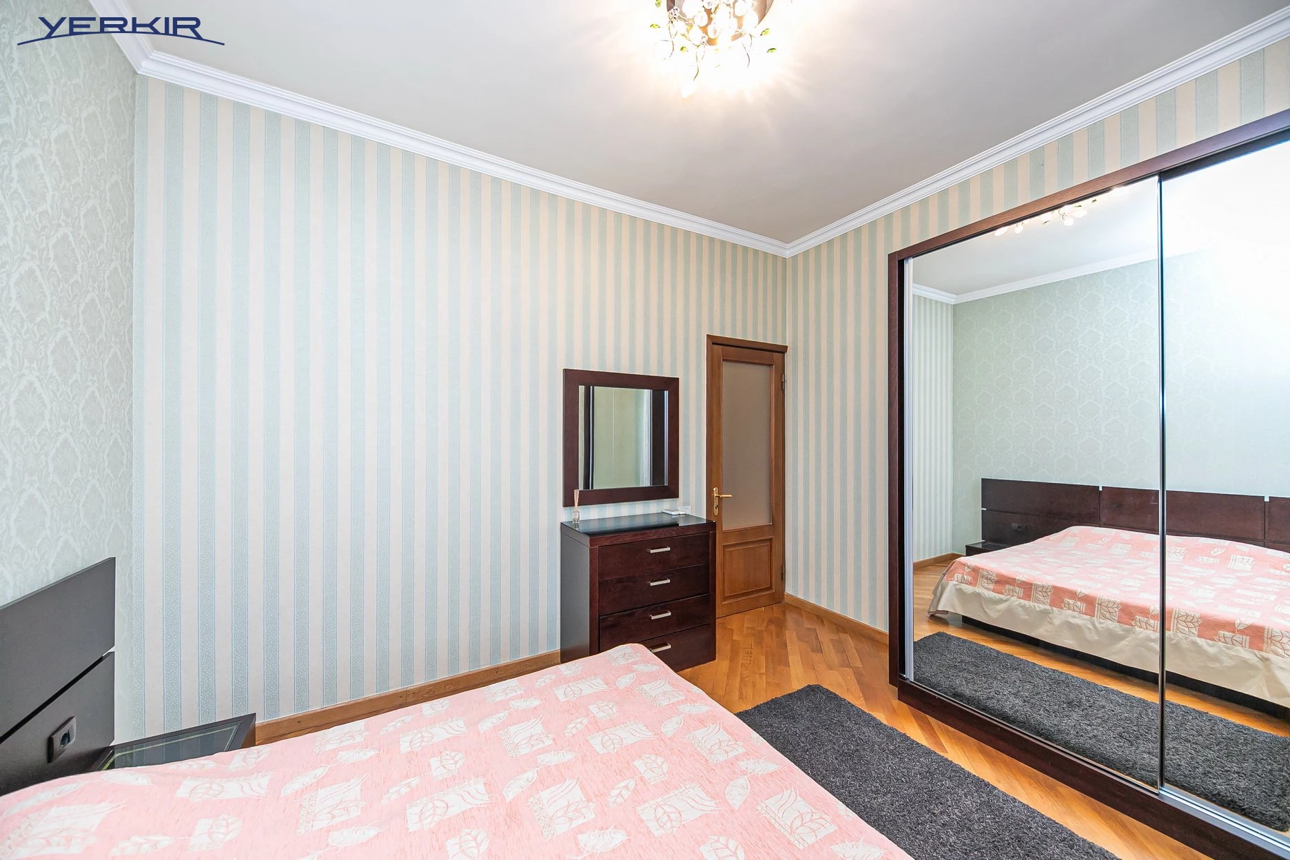 Apartments Code: 9+217995